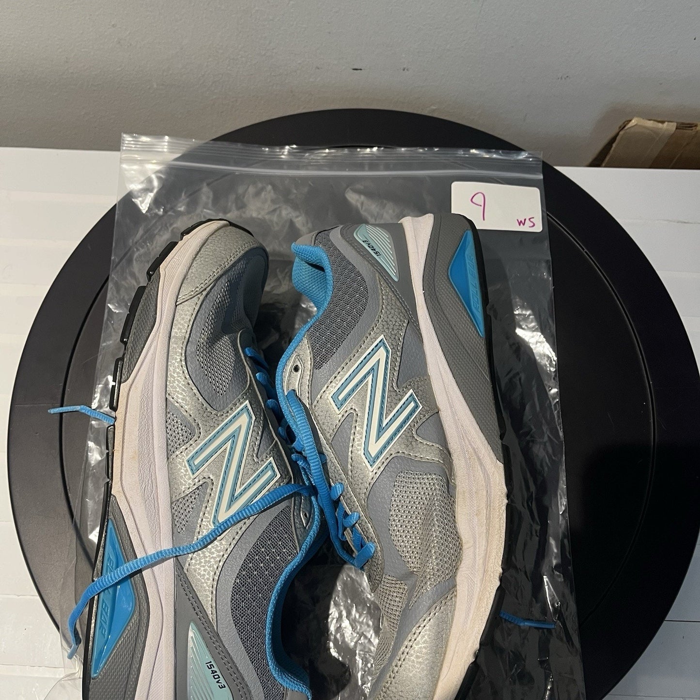 New Balance 1540 v3 silver/blue Running Shoes Size 10.5 Women’s
