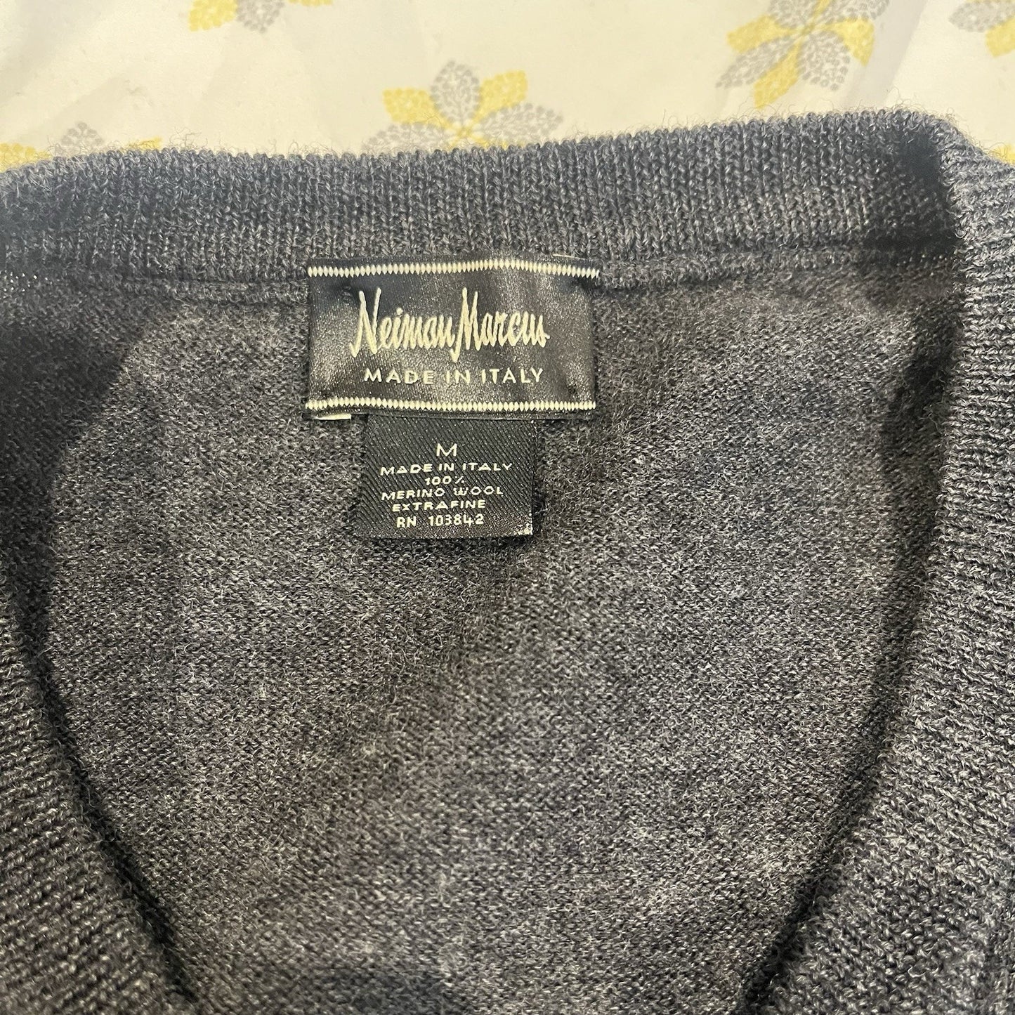 Neiman Marcus men's M merino wool v-neck long sleeve sweater made in italy
