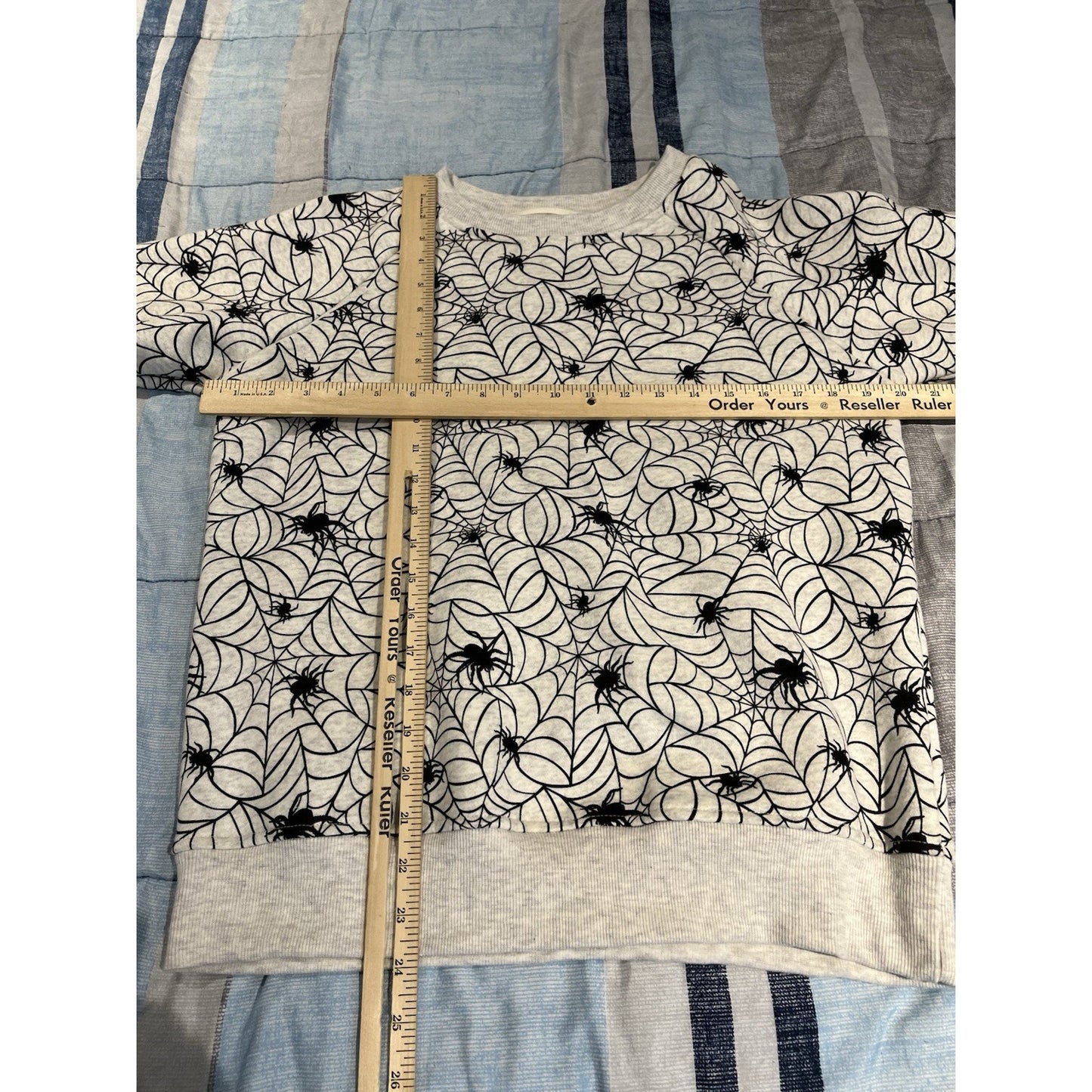 LA Soul Women’s S Spider Crew Neck Sweatshirt, Gray & Black