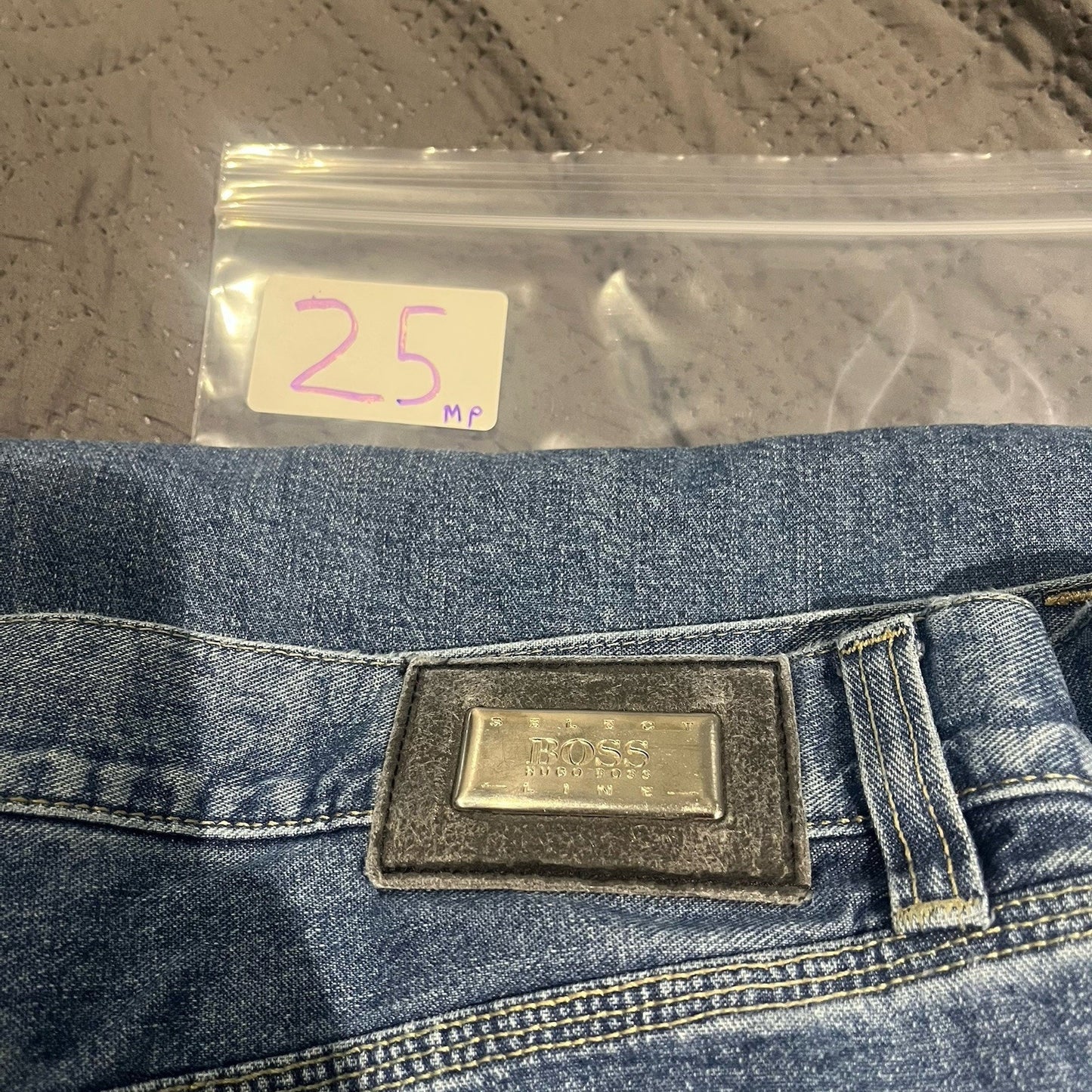 Hugo Boss Alabama Men's W 40 x L 32 straight denim jeans Italy made