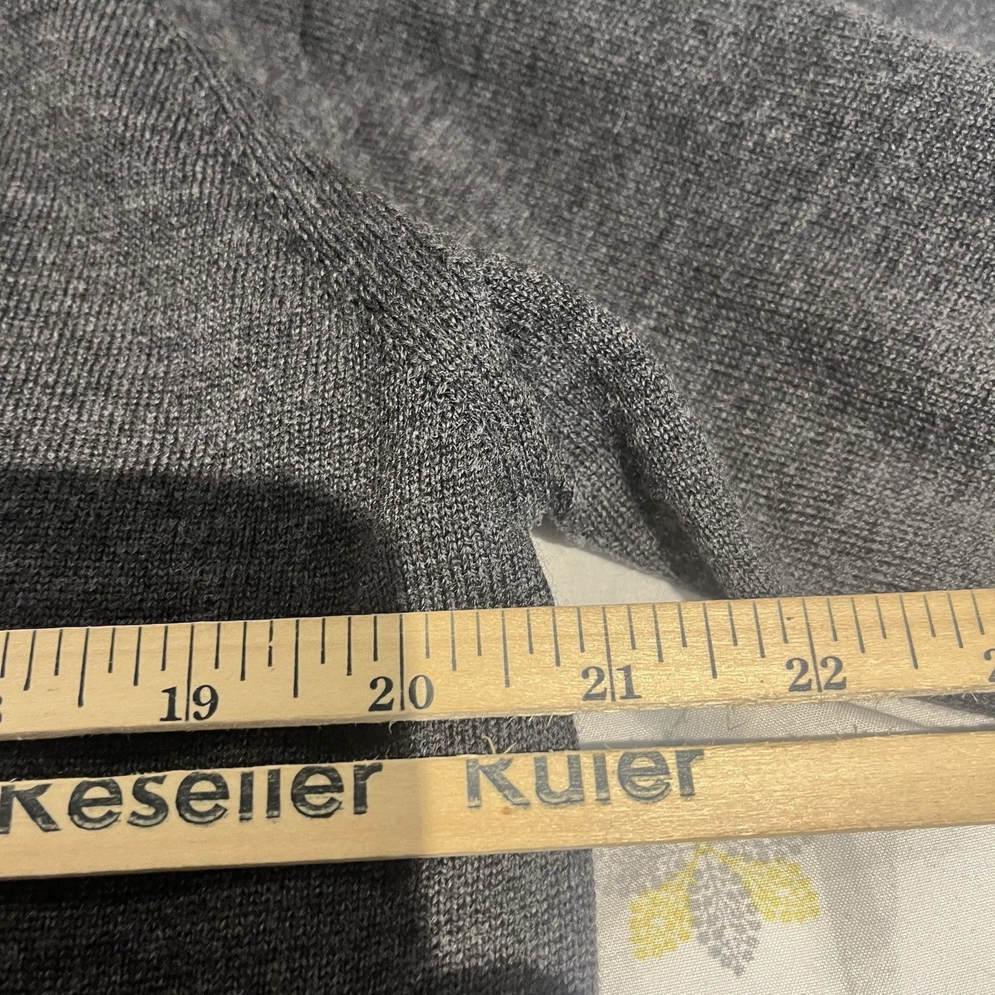 Neiman Marcus men's M merino wool v-neck long sleeve sweater made in italy