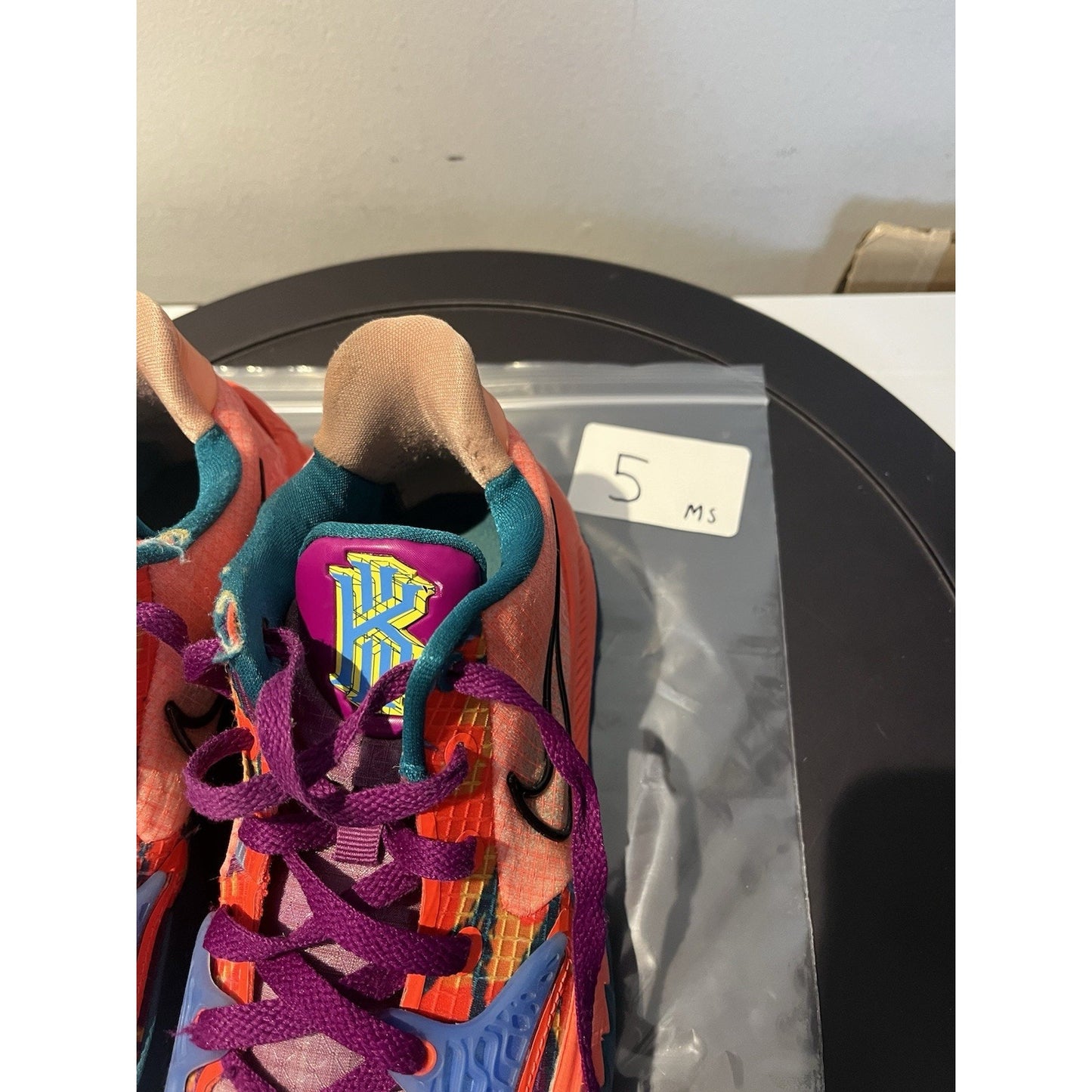 Nike Kyrie 4 EP Low 1 World 1 People Men's size 7