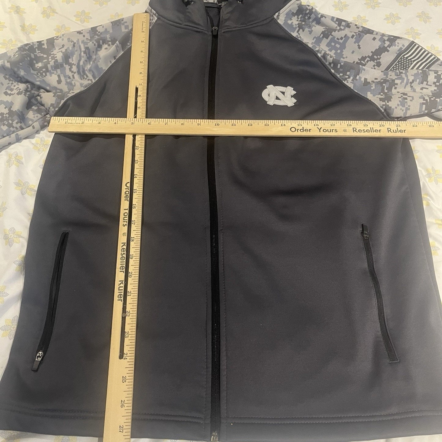 Colosseum Men's L full zip hooded Camo jacket North Carolina Tar Heels OHT