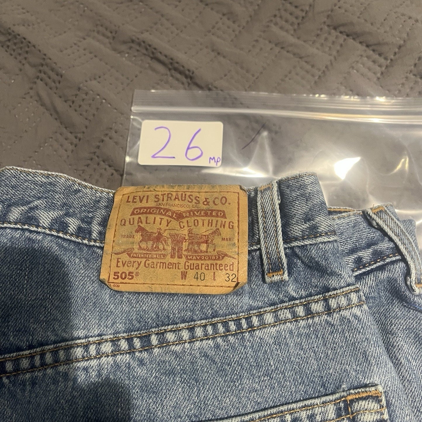 Vtg Levi's 505 Men's W 40 x L 32 regular straight leg jeans