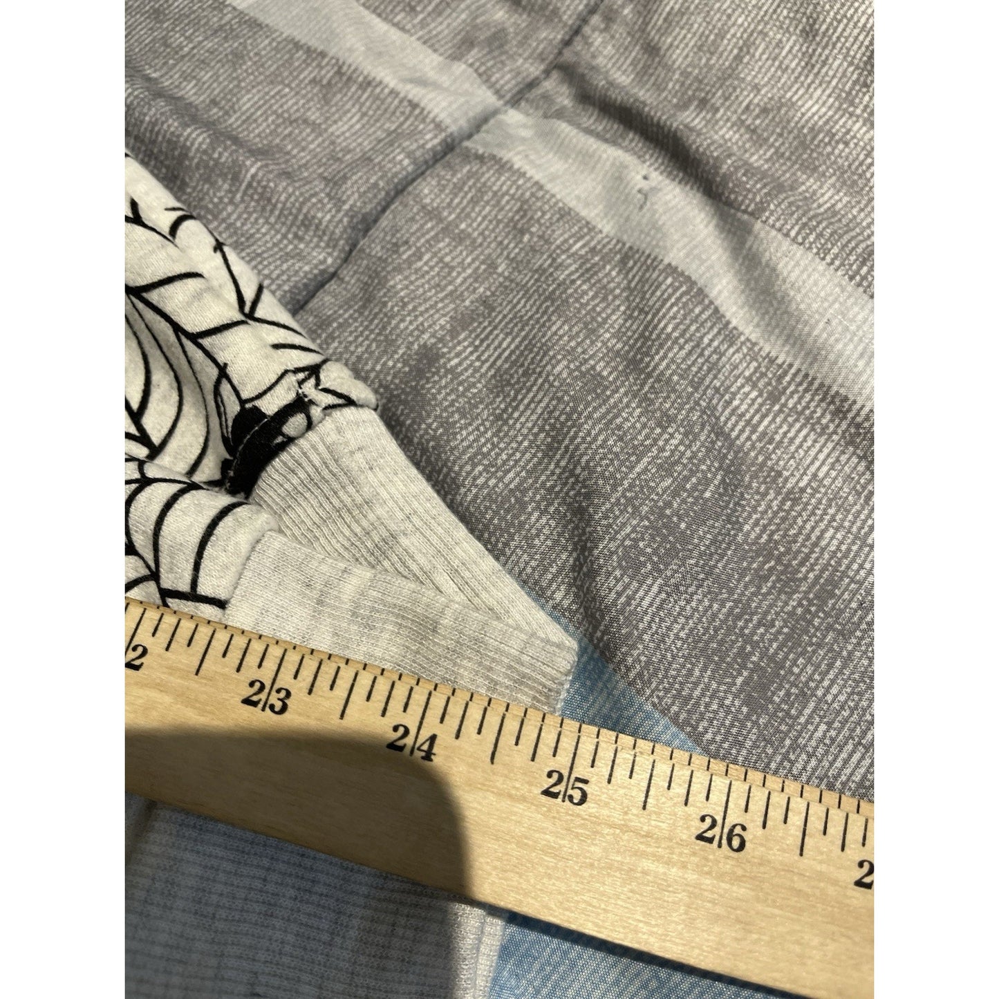 LA Soul Women’s S Spider Crew Neck Sweatshirt, Gray & Black