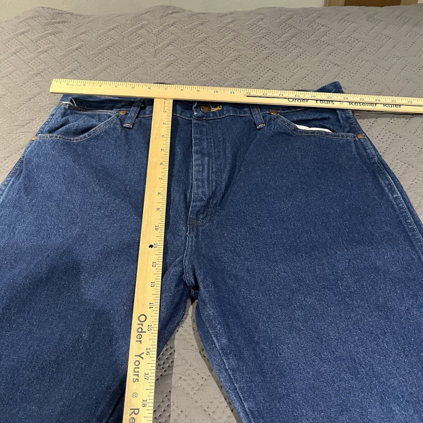 Wrangler Men's W 38 x L 32 W stitching cowboy cut denim jeans