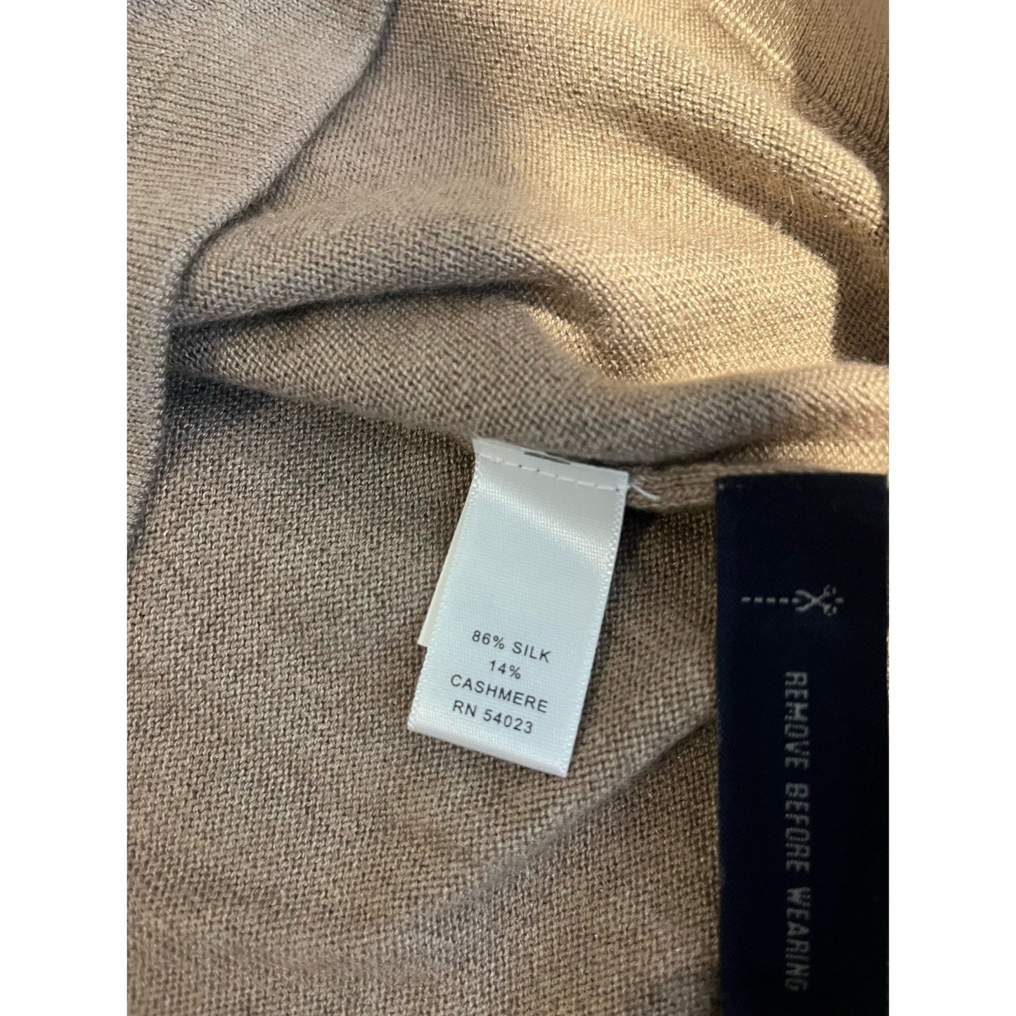 Banana Republic Men's M Silk Cashmere blend v-neck sweater