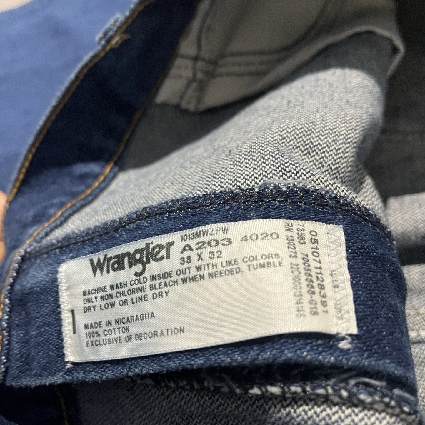 Wrangler Men's W 38 x L 32 W stitching cowboy cut denim jeans