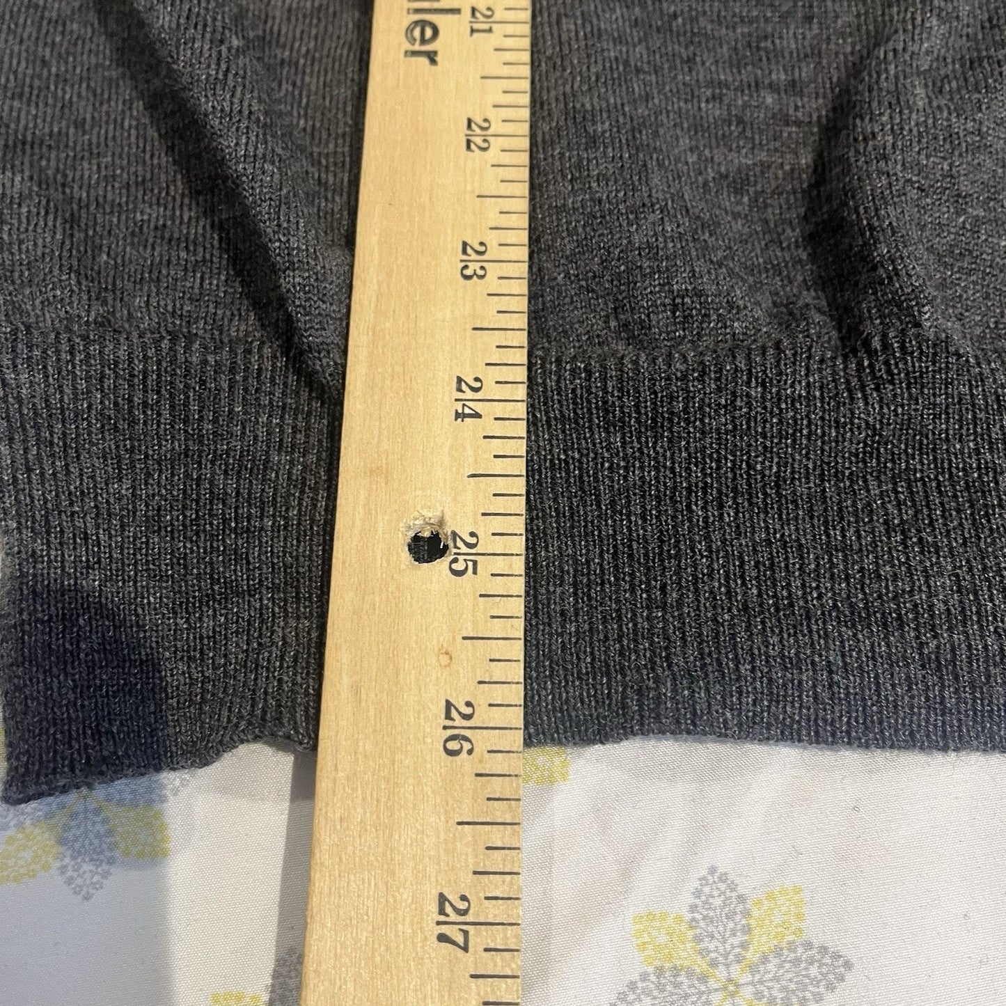 Neiman Marcus men's M merino wool v-neck long sleeve sweater made in italy