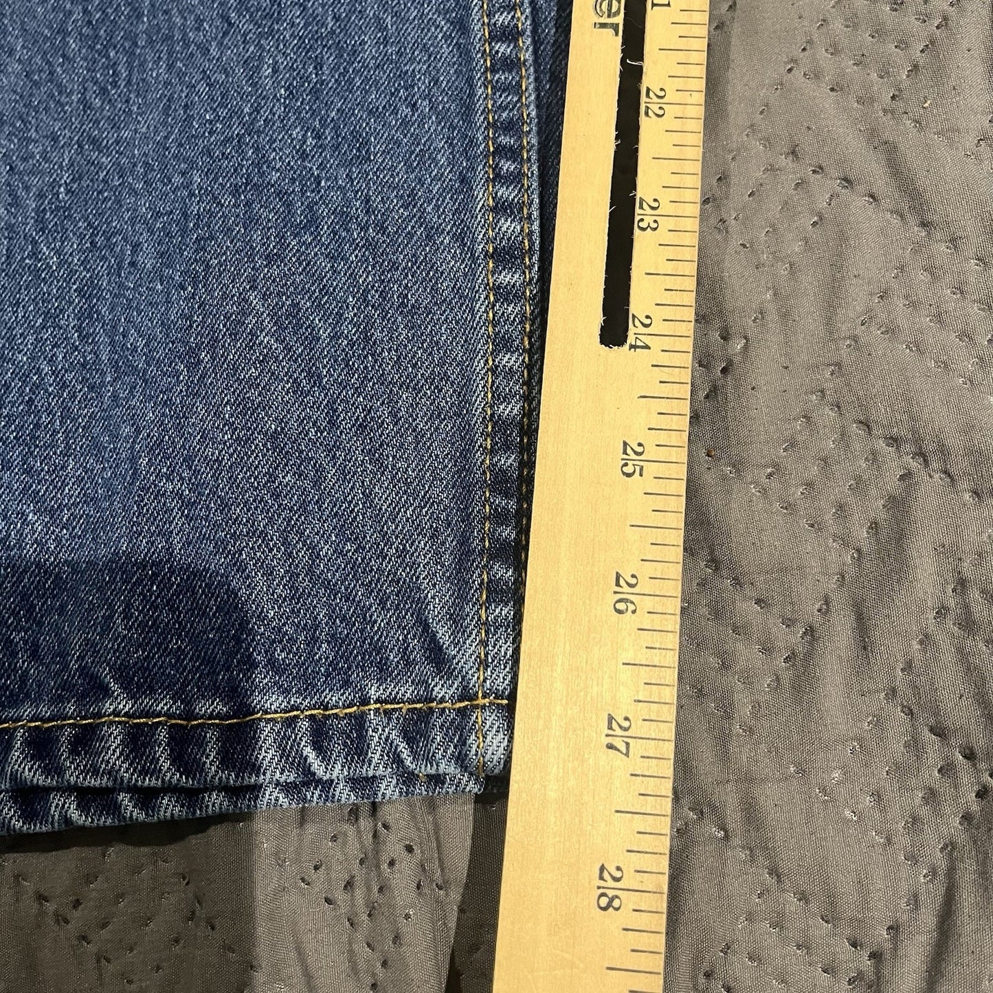 Levi's 505 Men's W 33 x L 30 straight leg zip fly blue wash denim jeans