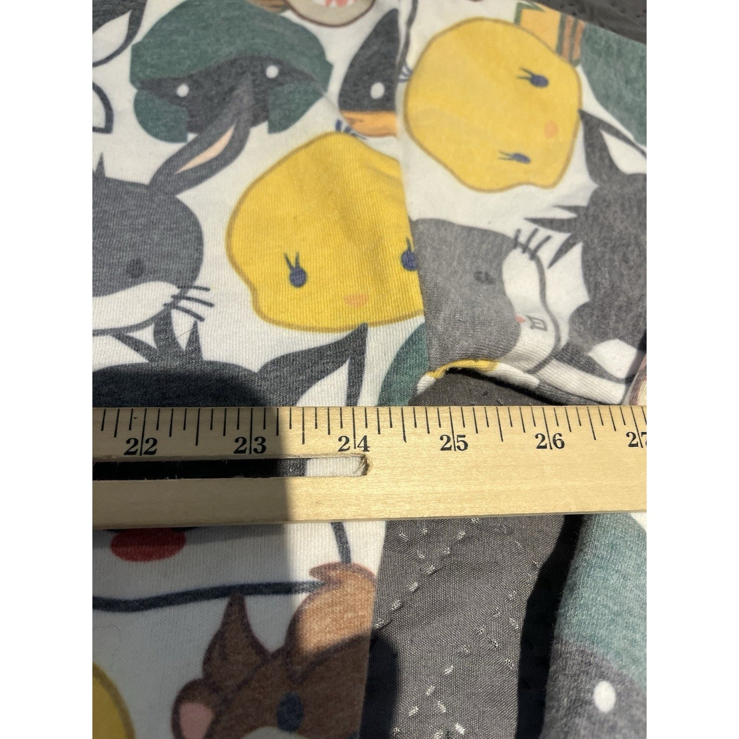 Vtg Six Flags Looney Tunes women's L all over cartoon character print sweatshirt