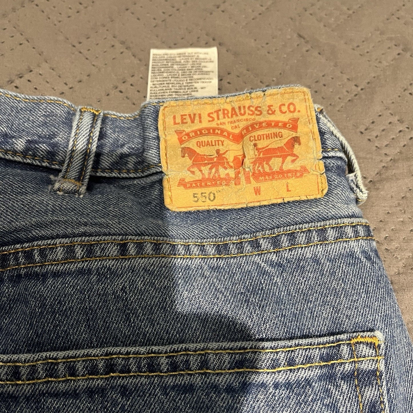 Vtg Levi's 550 Men's W46 x L30 relaxed fit denim jeans