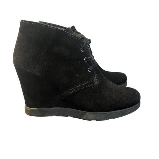 Dolce Vita Women's 7.5 black suede wedge chukka style lace up booties