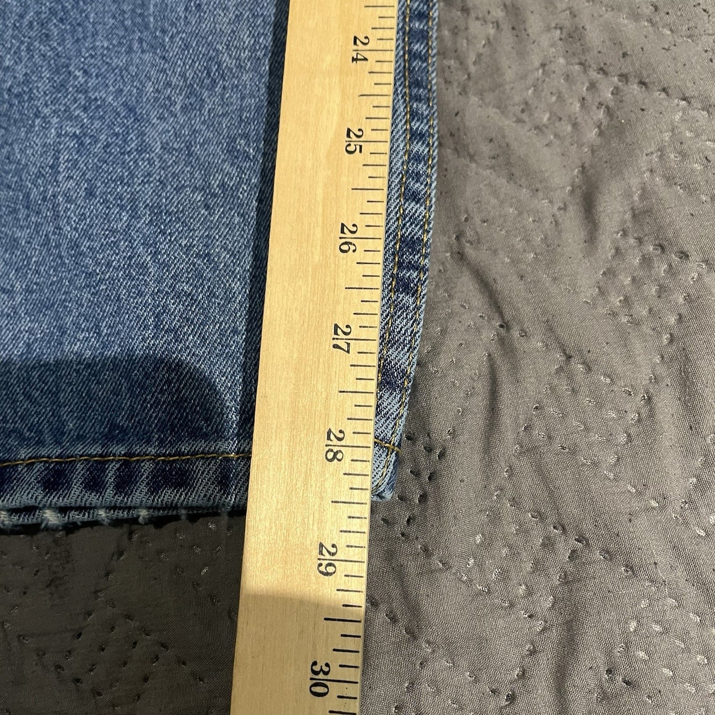 Vtg Levi's 550 Men's W46 x L30 relaxed fit denim jeans
