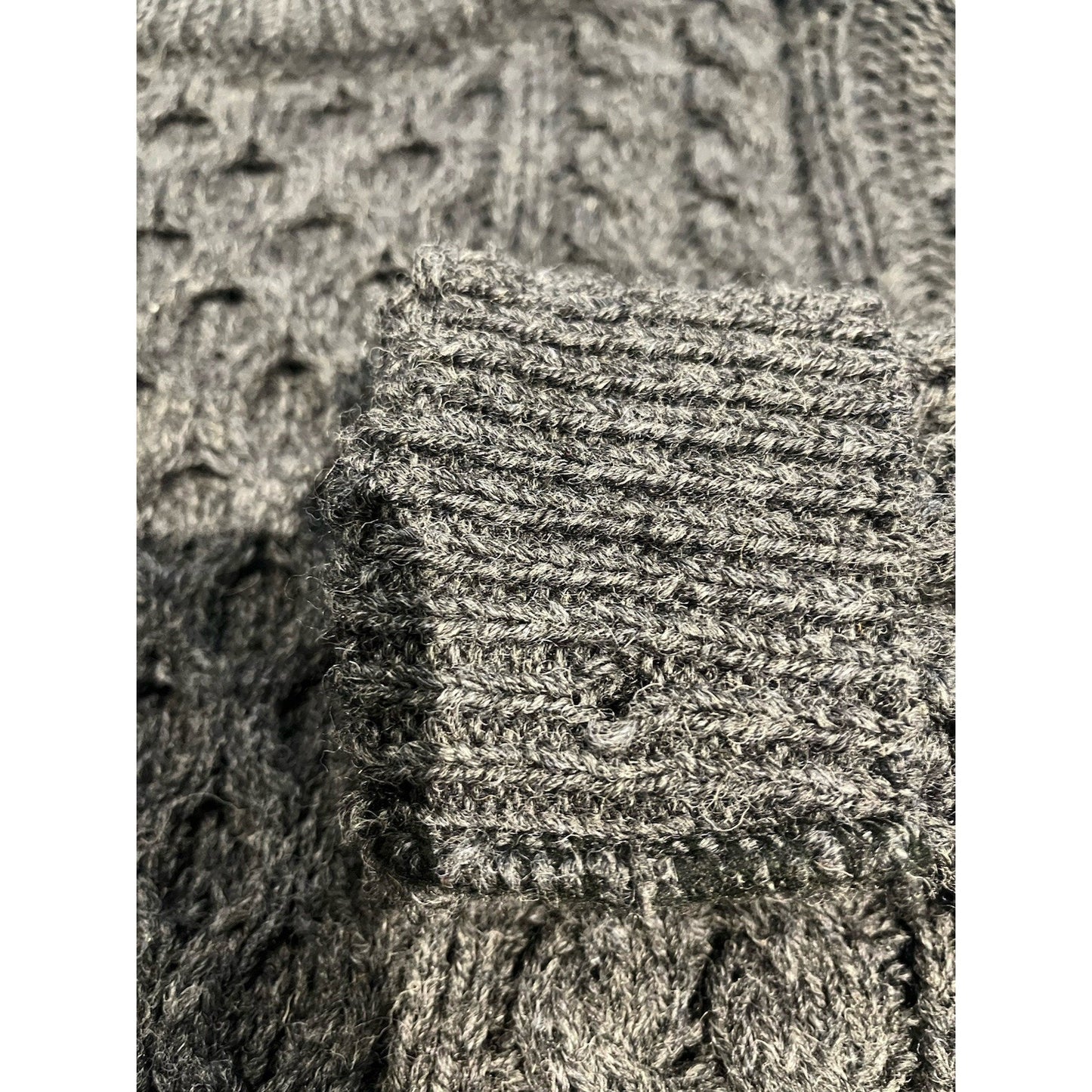 VTG Thornton Bay Women's L long sleeve cable knit 100% wool fisherman sweater