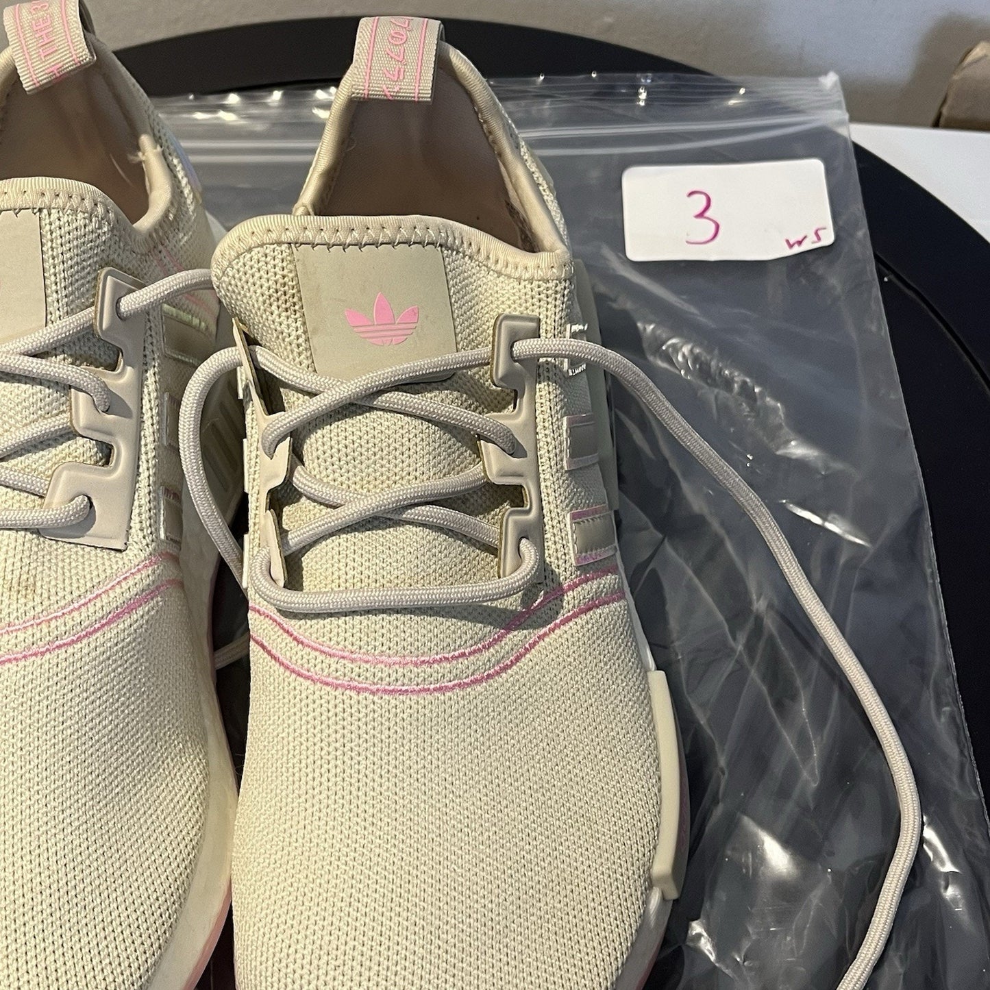 adidas Originals NMD R1 Women's size 6.5 Shoe Gray Bliss Pink White GW9473