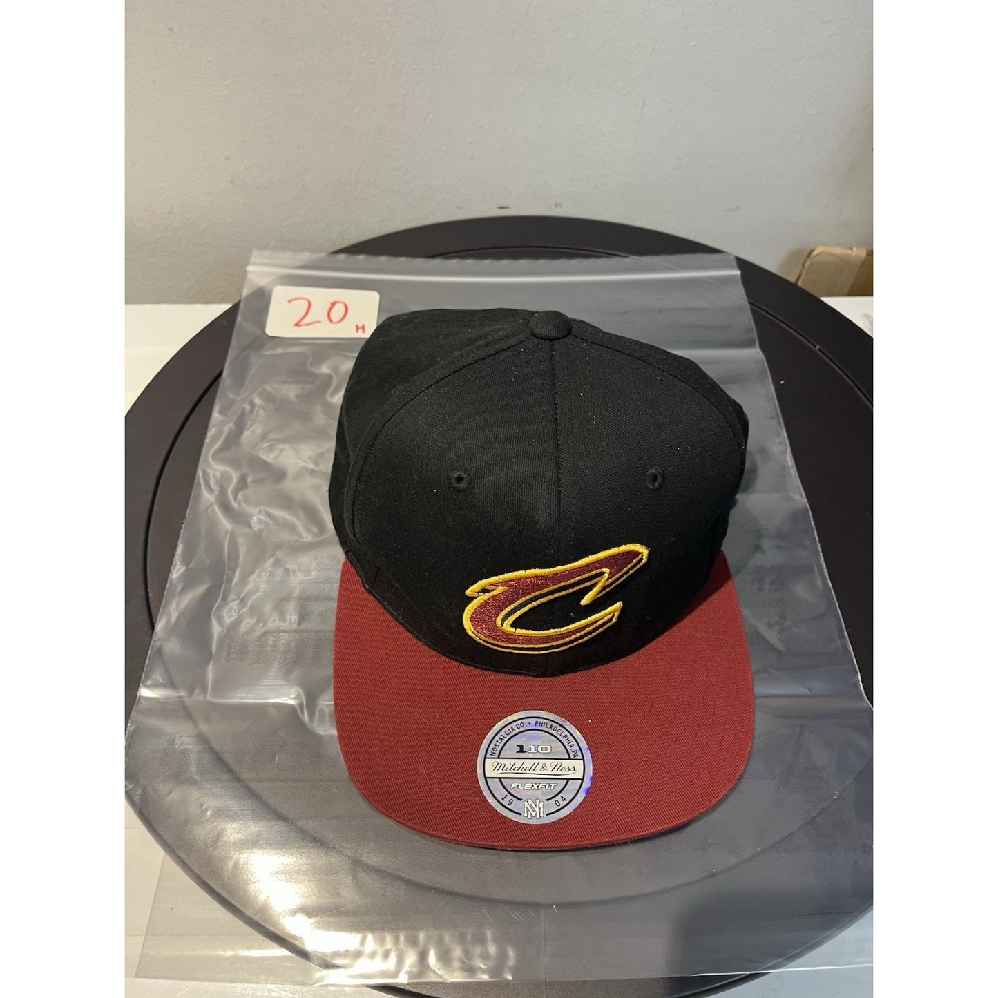 Mitcheel & Ness 110 FlexFit Cleveland Cavaliers snapback hat