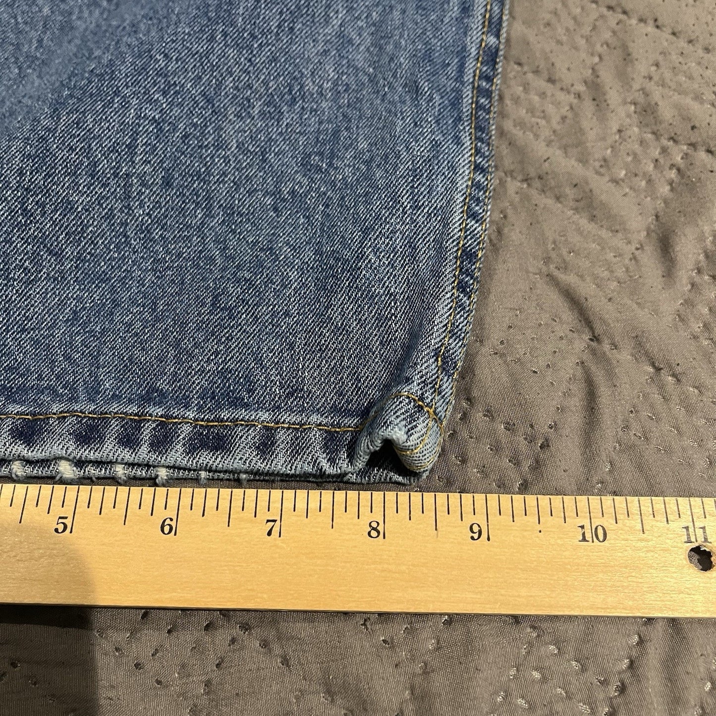 Vtg Levi's 550 Men's W46 x L30 relaxed fit denim jeans