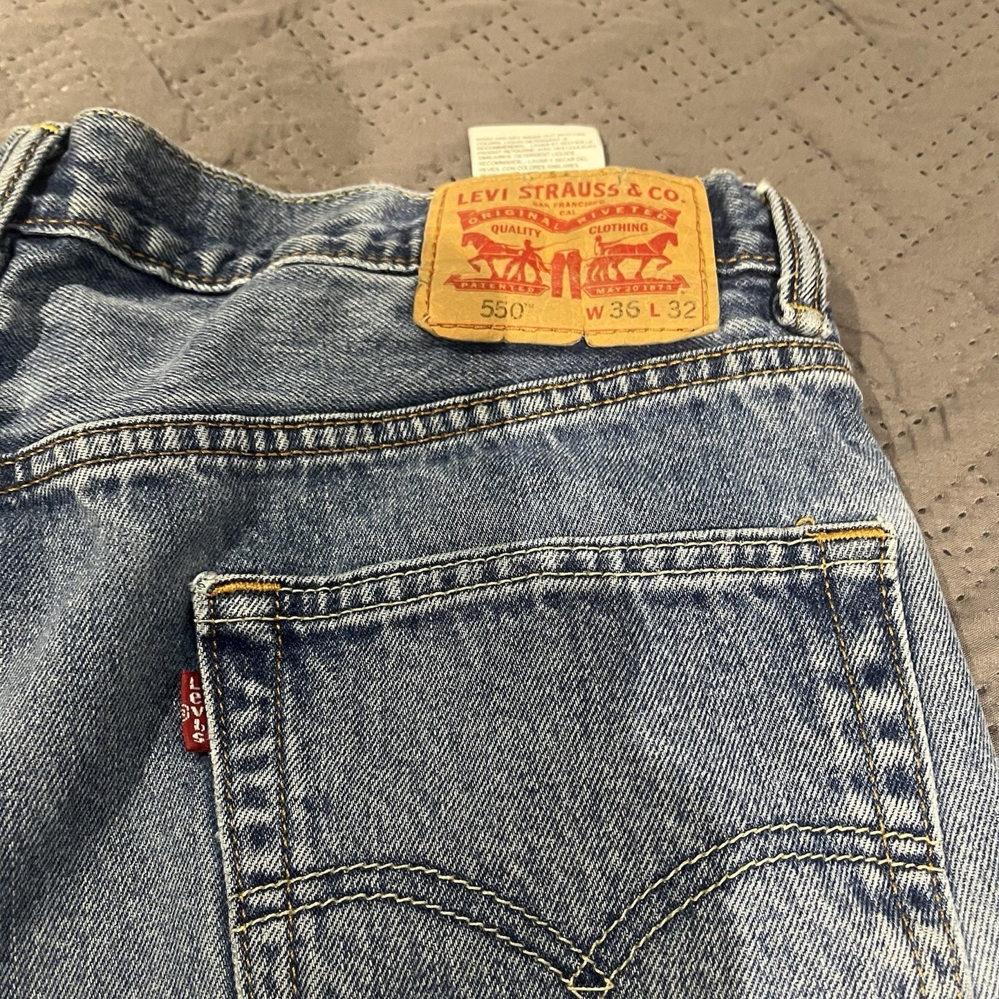 Levi's 550 Men's Relaxed Fit Jeans - Denim Blue Jeans Light Wash Size 36x32