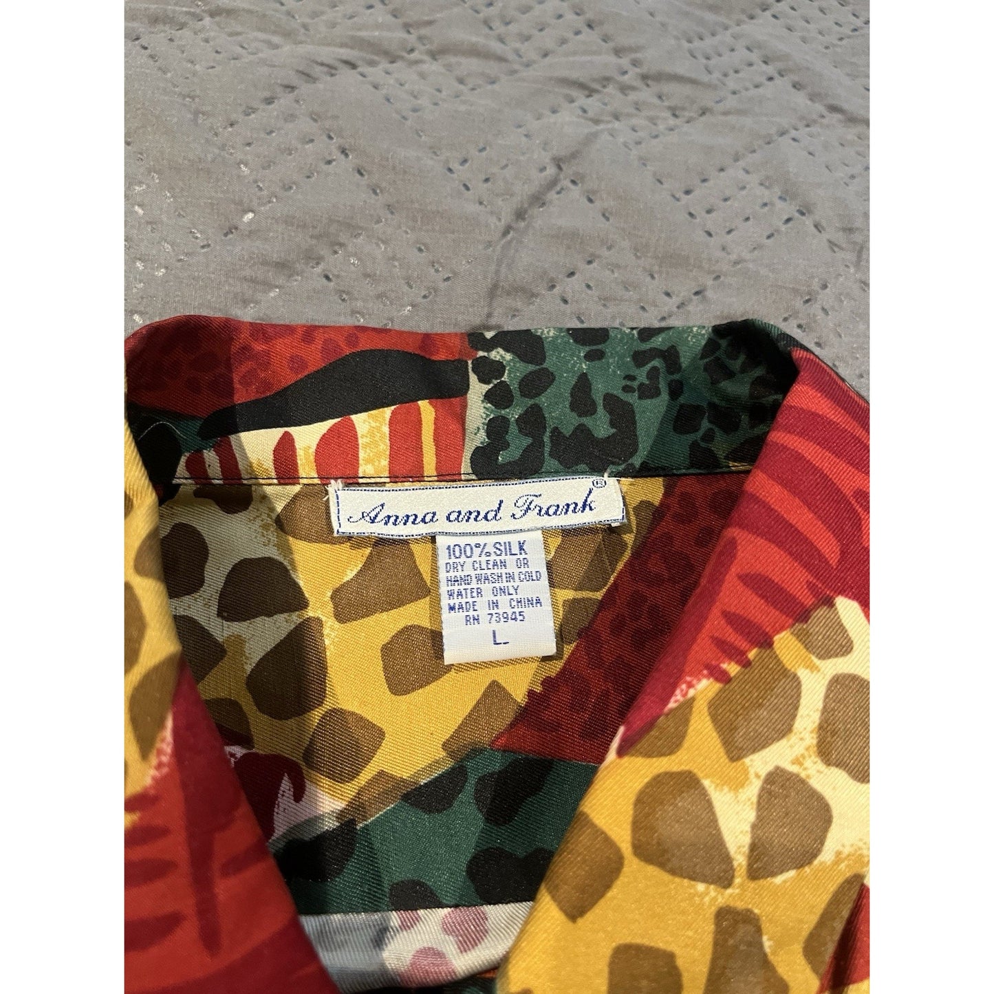 Vtg Anna & Frank women's L 100% silk multicolored button up shoulder pad shirt