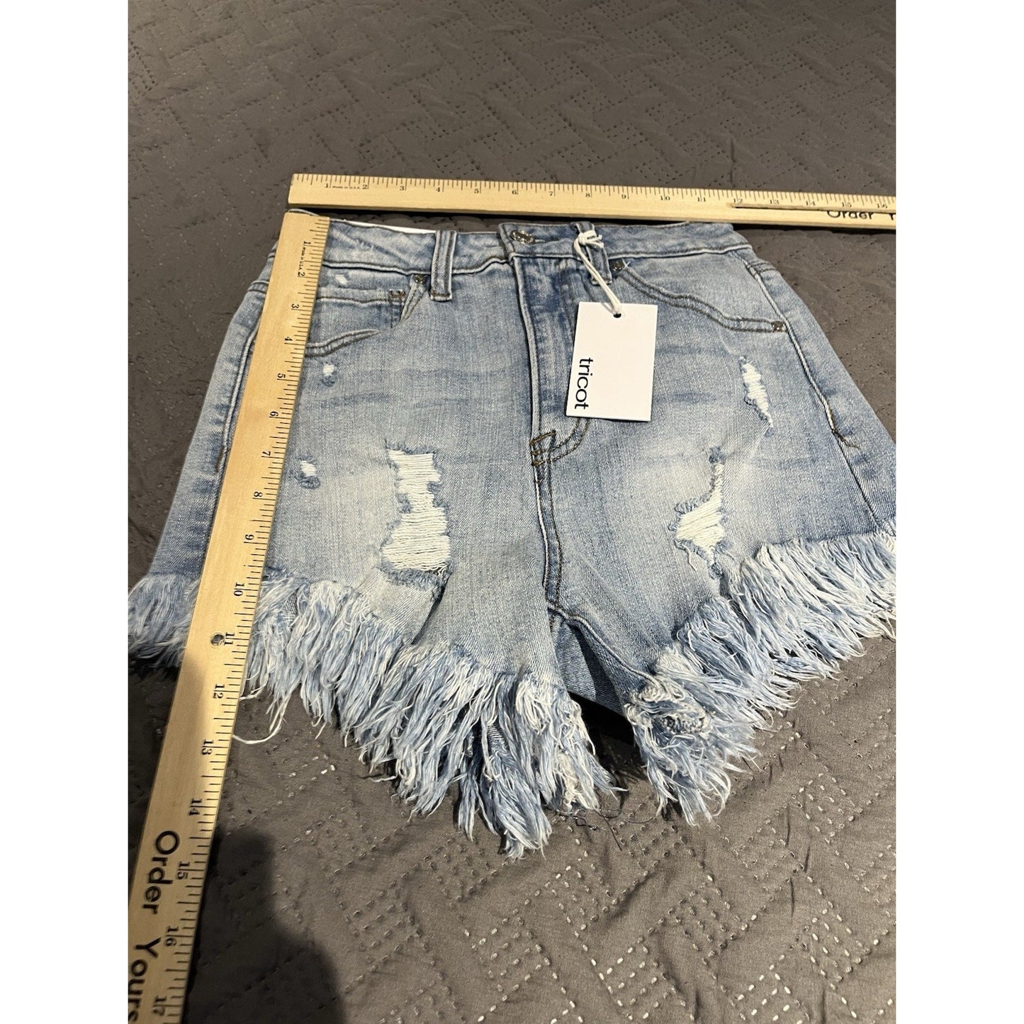 Tricot women's S light-wash denim high-rise distressed shorts NWT