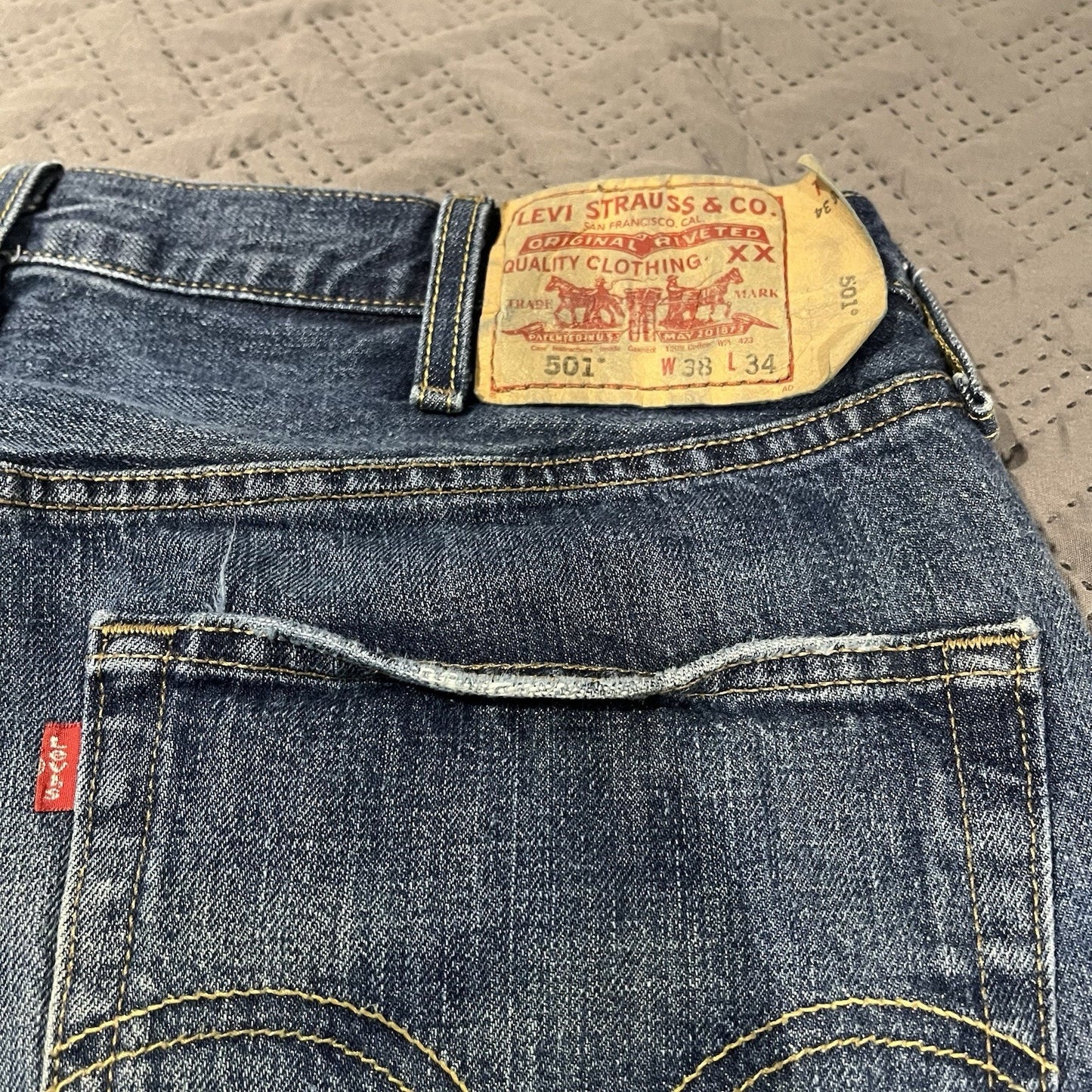 Levi's 501 Men's W 38 x L 34 button fly blue denim jeans