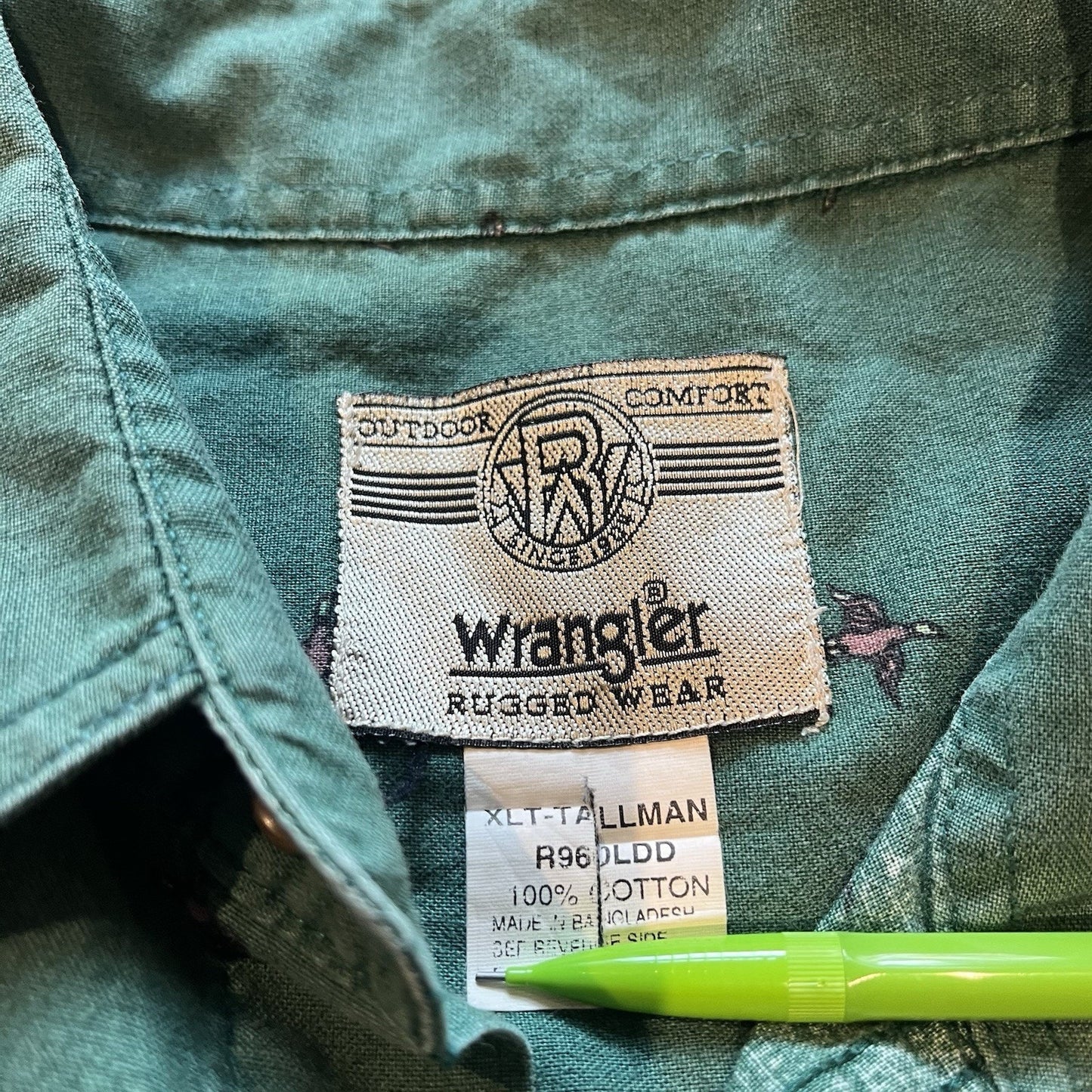 Wrangler Rugged Wear Men's XLT green all over duck print button up shirt