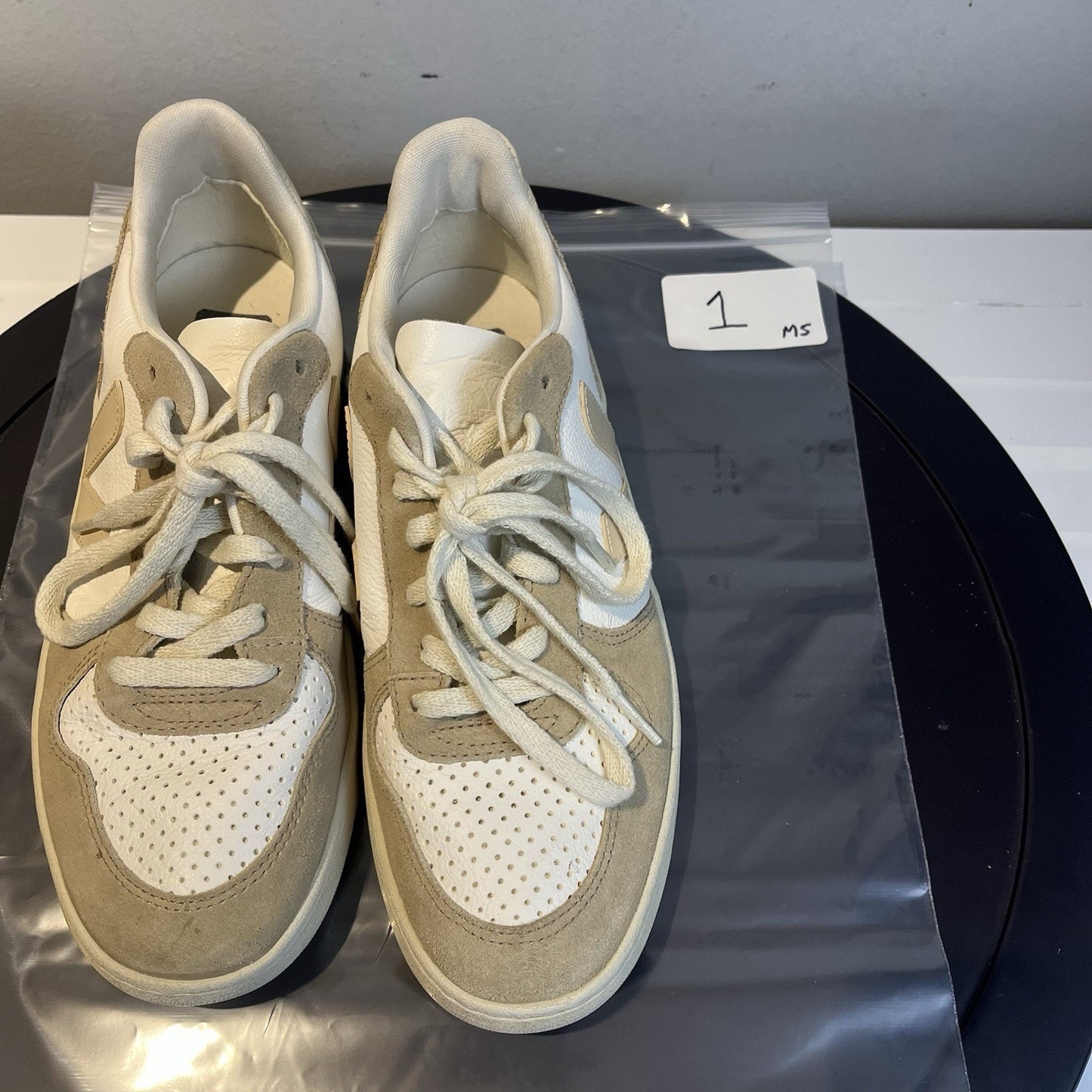 VEJA Men's 9 V-10 Sneaker leather Extra White/Natural/Sahara