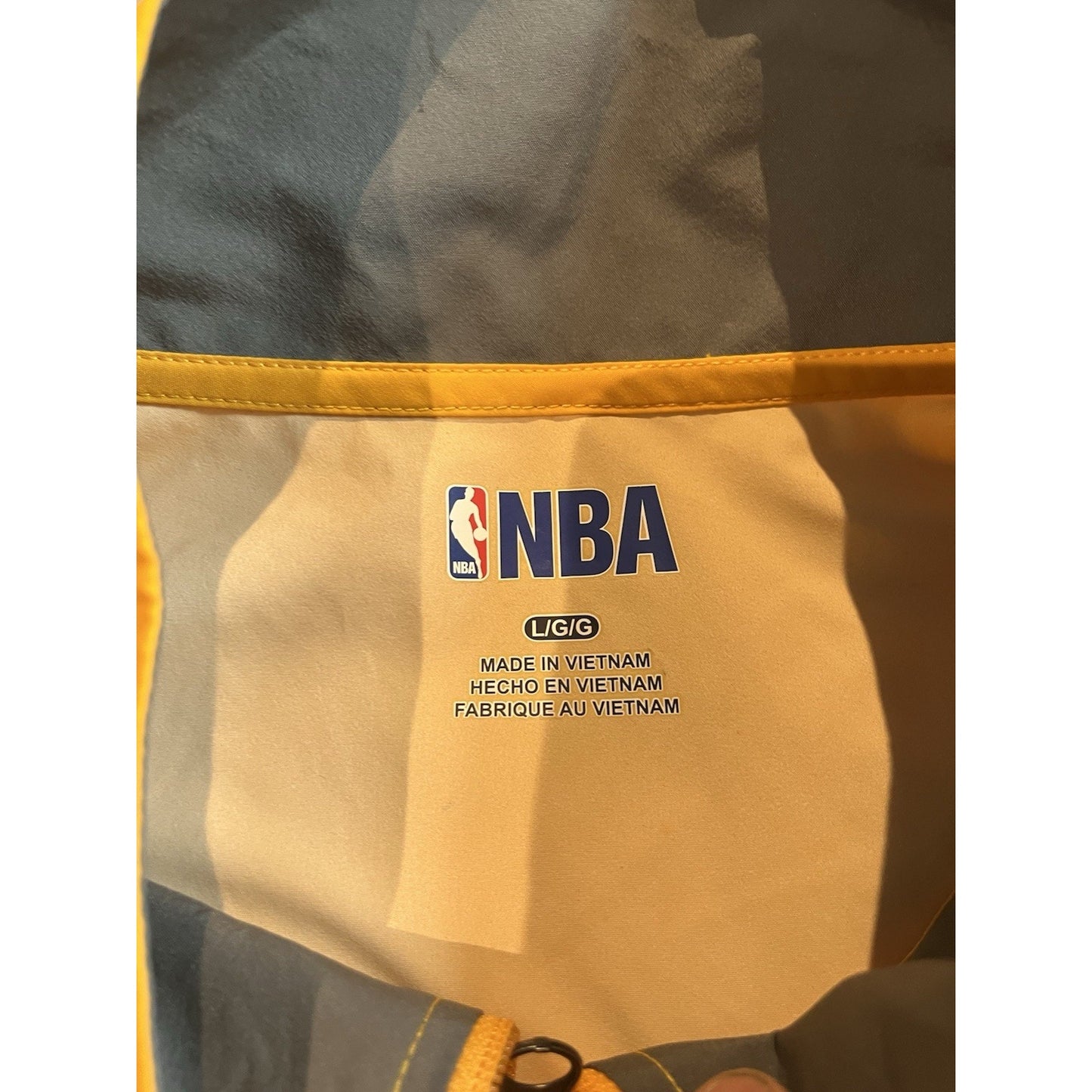 NBA Men's L Indiana Pacer’s lightweight windbreaker pocketed full zip jacket