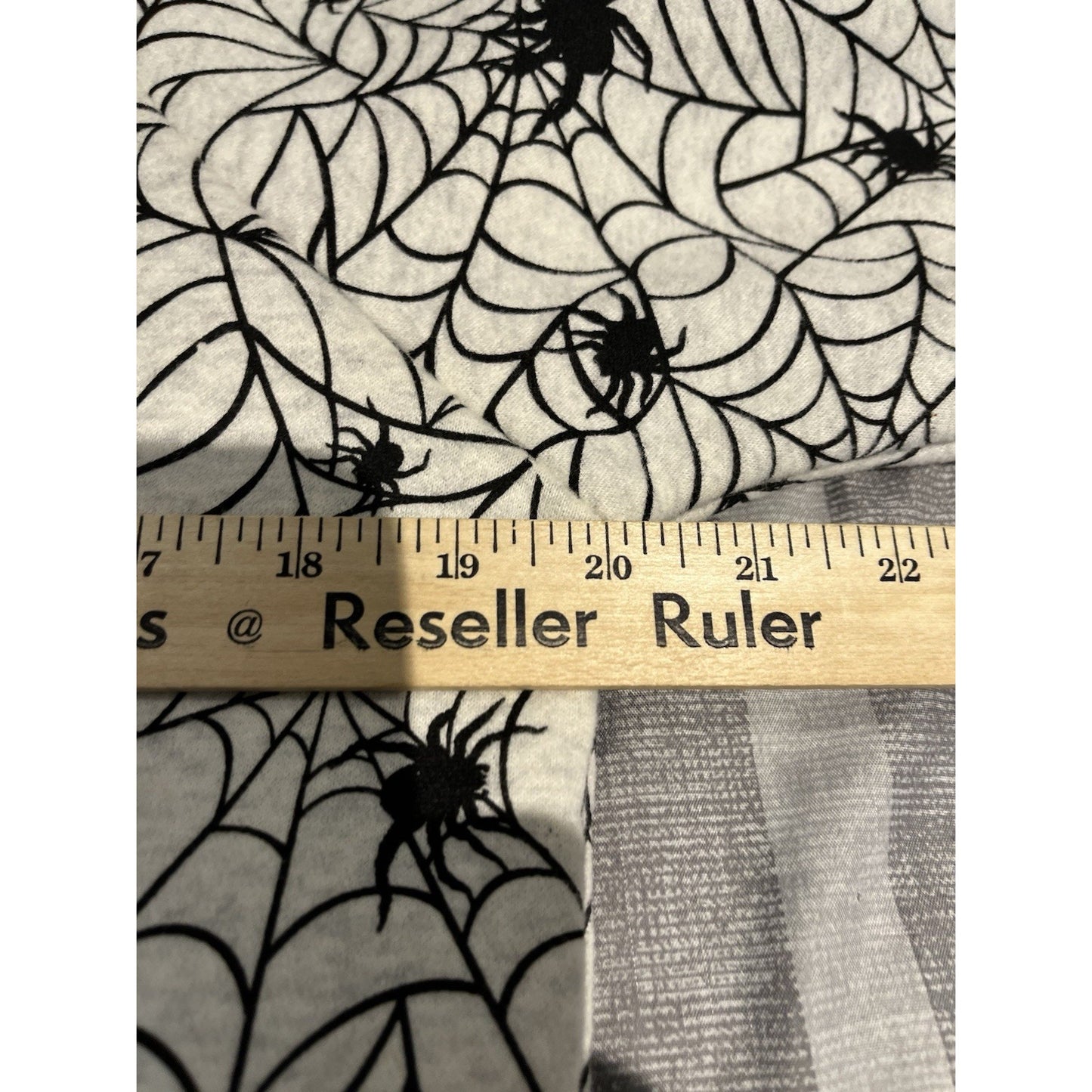 LA Soul Women’s S Spider Crew Neck Sweatshirt, Gray & Black