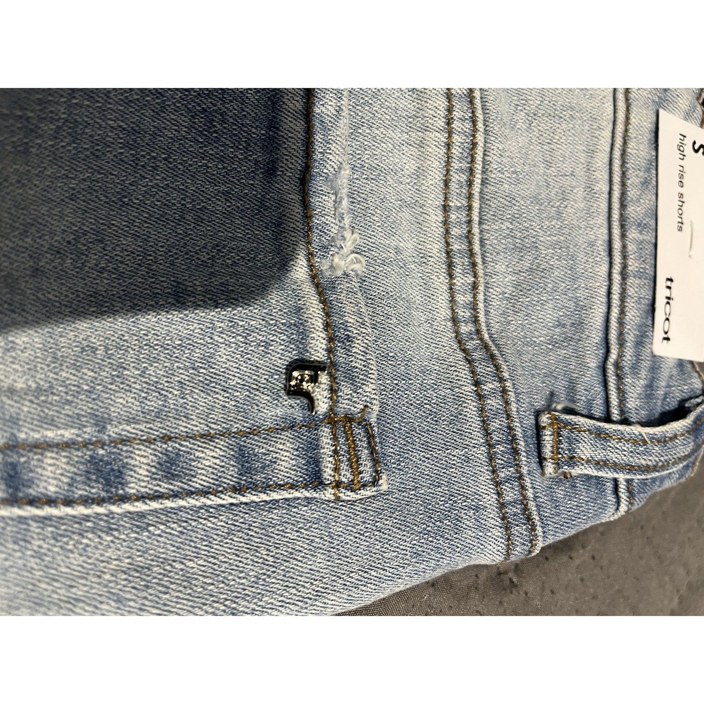 Tricot women's S light-wash denim high-rise distressed shorts NWT