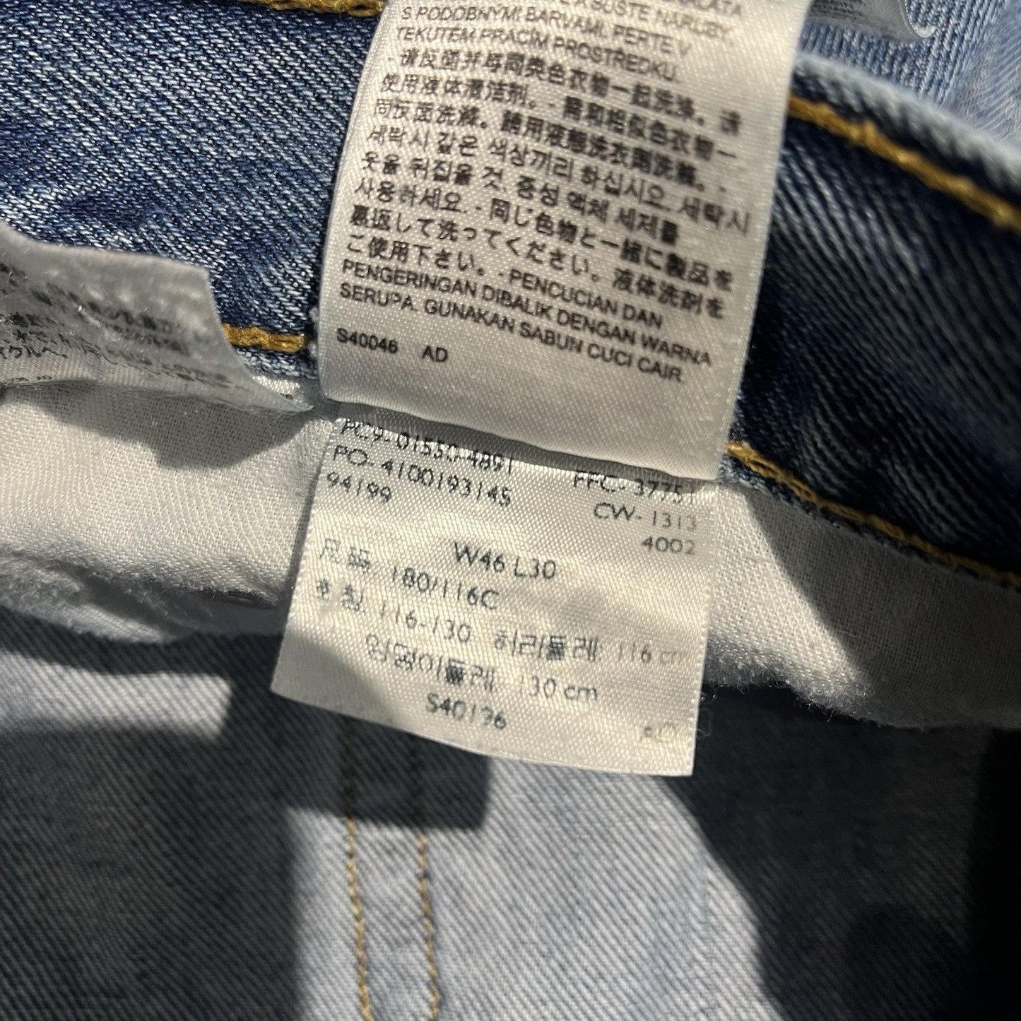Vtg Levi's 550 Men's W46 x L30 relaxed fit denim jeans