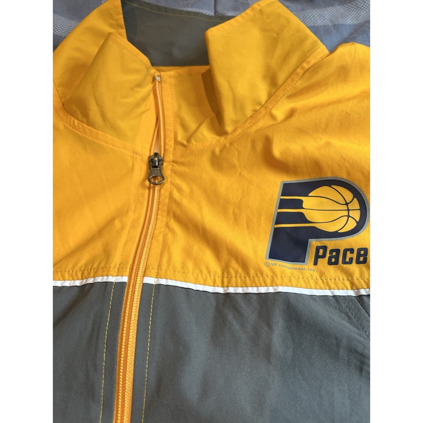 NBA Men's L Indiana Pacer’s lightweight windbreaker pocketed full zip jacket