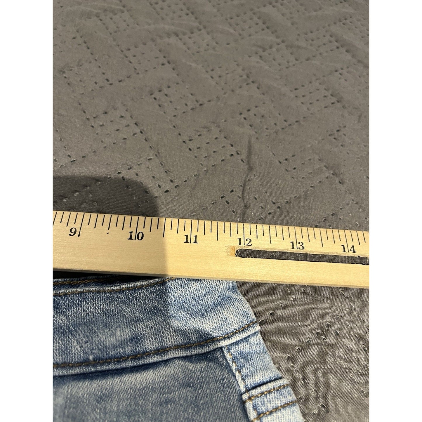 Tricot women's S light-wash denim high-rise distressed shorts NWT