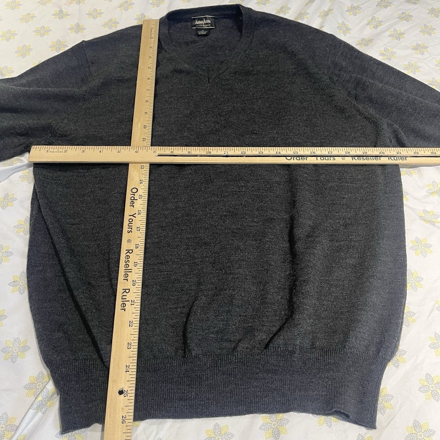 Neiman Marcus men's M merino wool v-neck long sleeve sweater made in italy