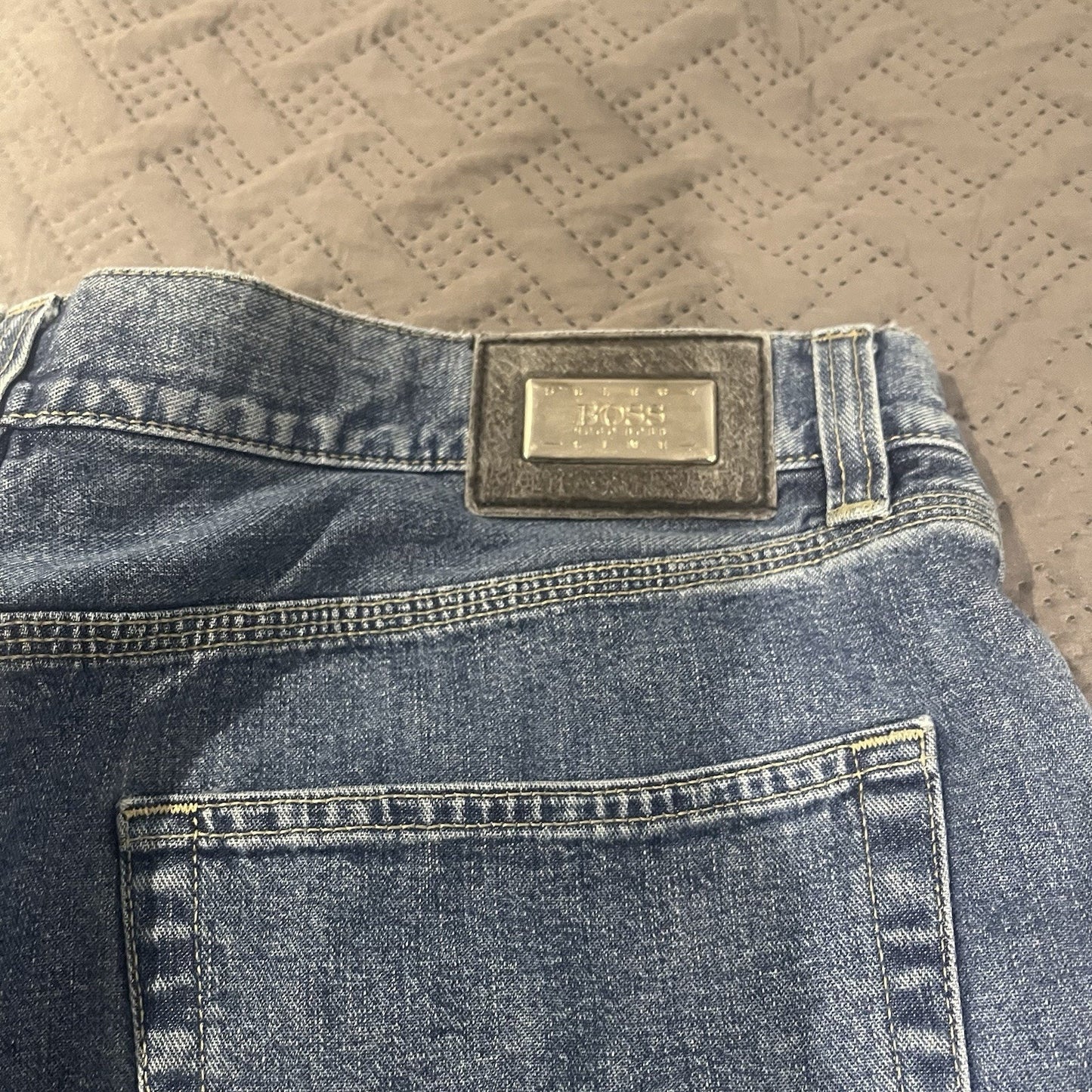 Hugo Boss Alabama Men's W 40 x L 32 straight denim jeans Italy made