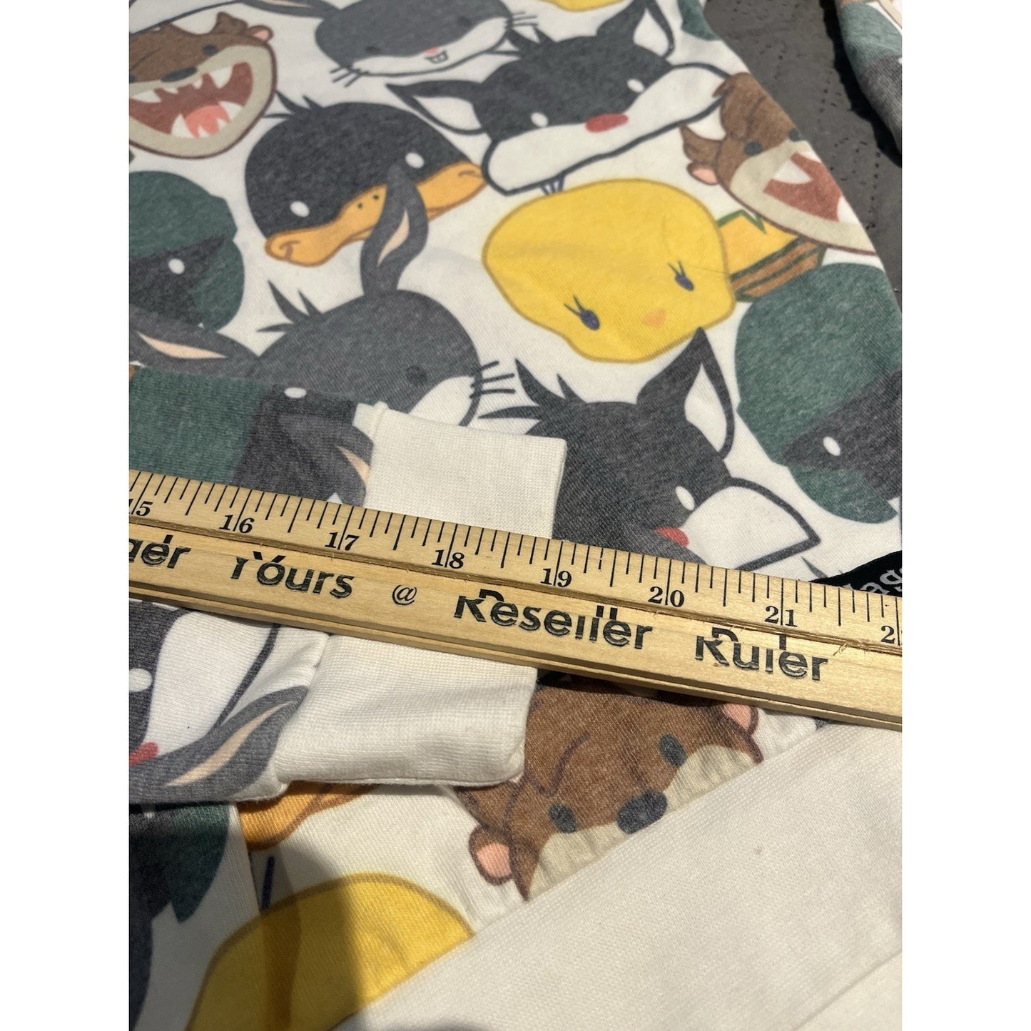 Vtg Six Flags Looney Tunes women's L all over cartoon character print sweatshirt